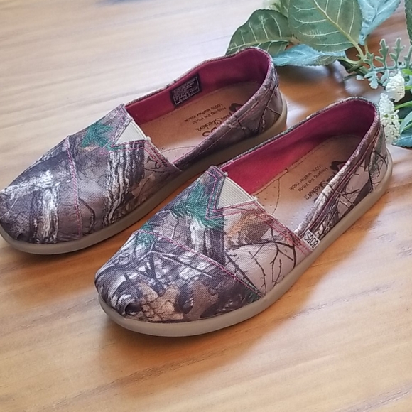 skechers camo slip ons